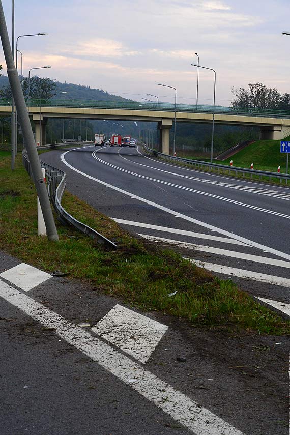 Kierowca audi zjecha� na przeciwleg�y pas i uderzy� w samoch�d dostawczy ko�o Mi�dzyzdroj�w
