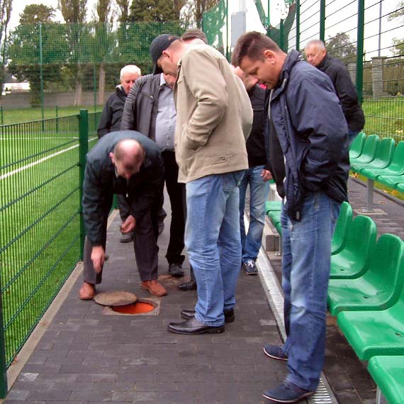 Czekamy na pierwsze wej�cie pi�karzy na now� p�yt� boiska