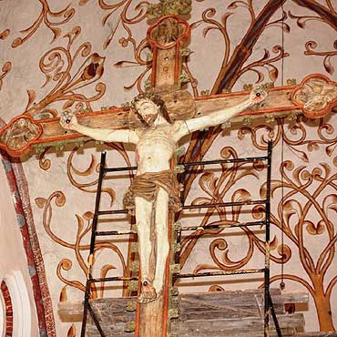 Krucyfiks z figurą Chrystusa wrócił na swoje miejsce