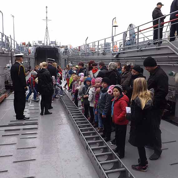 Uroczyste pasowanie na ucznia klasy pierwszej na okręcie ORP LUBLIN