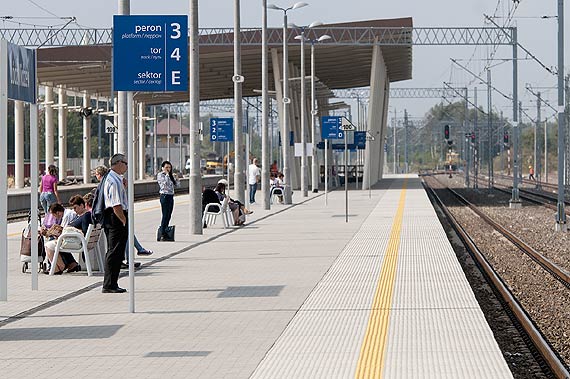 Ma�a architektura - du�y komfort. Ju� 150 nowych peron�w w tym roku