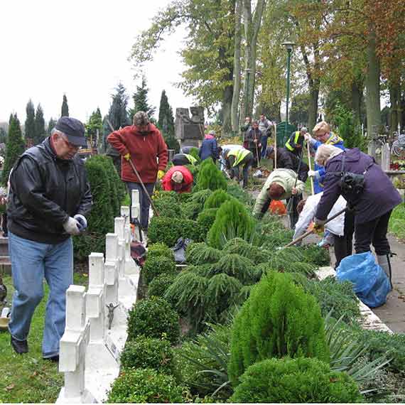 Sprzątamy Polskie Cmentarze