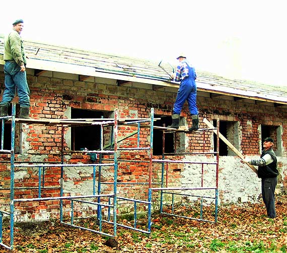 Schronisku w Sosnowicach pomagaj� wolontariusze, tak�e z Kamienia Pomorskiego  