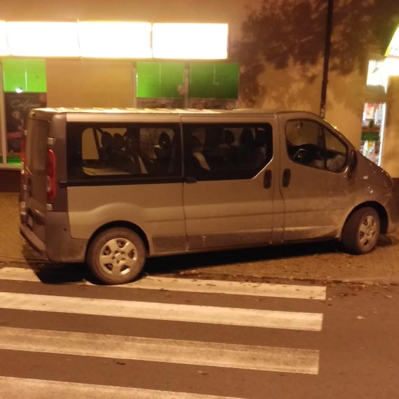 Kolejny mistrz parkowania. Tym razem zajął pół chodnika w Międzyzdrojach