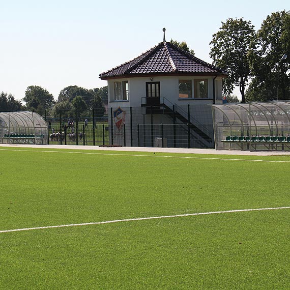 Otwarcie boiska ze sztuczn� nawierzchni� w Kamieniu Pomorskim