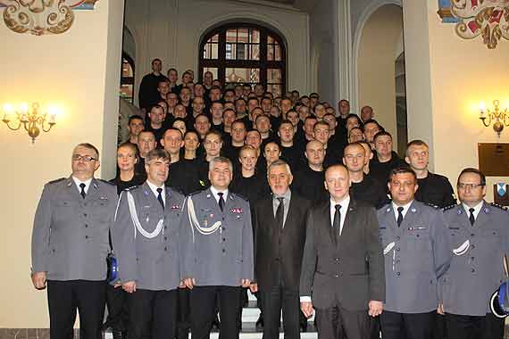 Nadanie odznacze� i �lubowanie nowych policjant�w