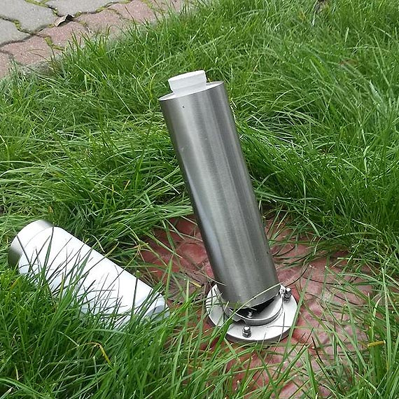 Kamie� Pomorski: Wandal zniszczy� latarnie uliczne. Kopa� w lampy bo by� zdenerwowany  