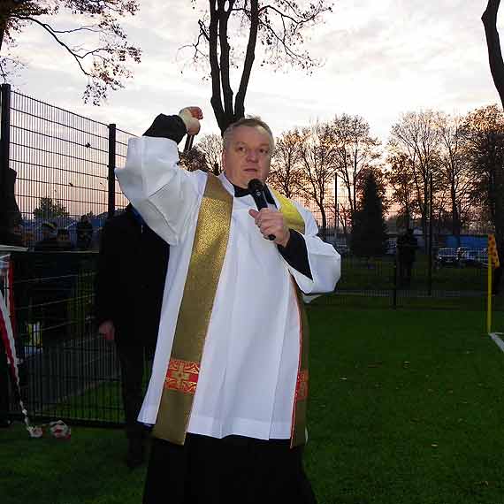 Na nowym boisku 9 do 2 wygrali go�cie