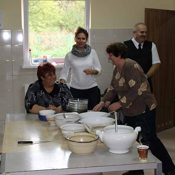 Zaplecze kuchenne �wietlicy w Rec�awiu oddane do u�ytku