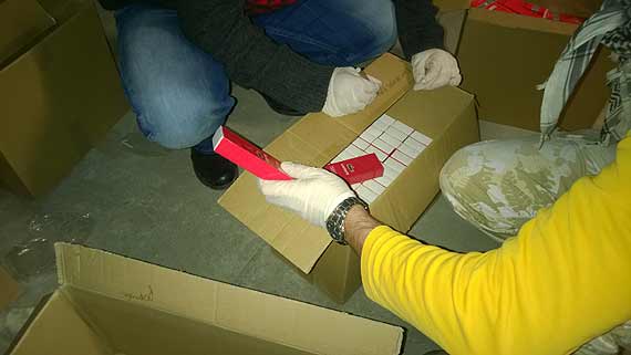 Policjanci odkryli jeden z największych magazynów podróbek w ostatniej dekadzie