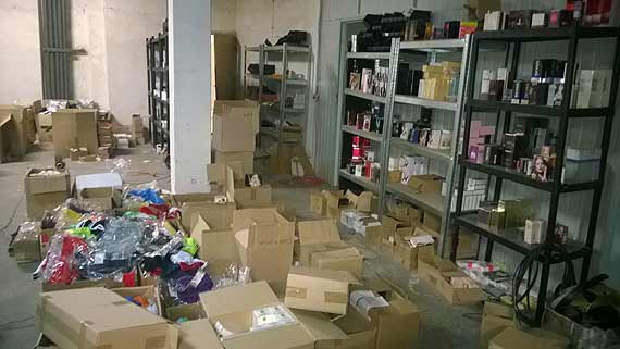 Policjanci odkryli jeden z najwi�kszych magazyn�w podr�bek w ostatniej dekadzie 