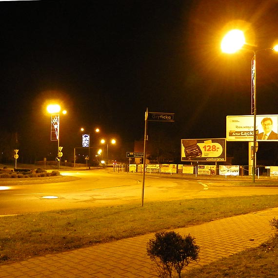 Potr�cenie w Kamieniu Pomorskim. M�czyzna wpad� pod samoch�d 