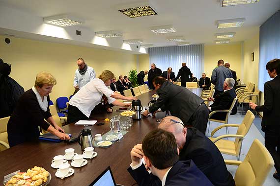 Radni toczą dziwne gierki... zamiast wybrać starostę. Zobacz film!