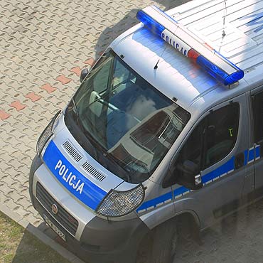 Kamie� Pom.: Wyrwa� kobiecie torebk�. Policja szuka sprawcy