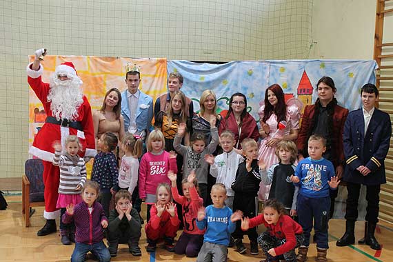 Świąteczna niespodzianka dla dzieci od młodzieży z ZSP Wolin