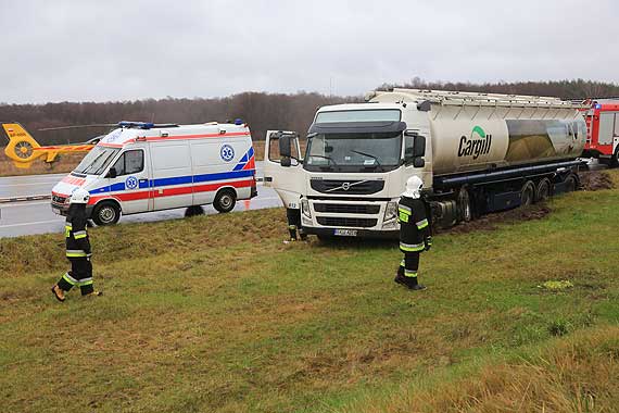 Kierowcy tira, kt�ry mia� zawa� nie uda�o si� uratowa� 
