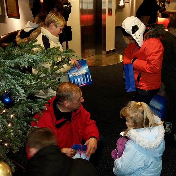 Miko�aj�w w naszym mie�cie nie brakuje! Dzieci z Domu Dziecka obdarowane prezentami