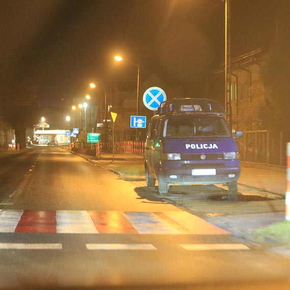 Drzwi otworzyli �omem. Tr�jka z�odziejaszk�w ju� w r�kach policji