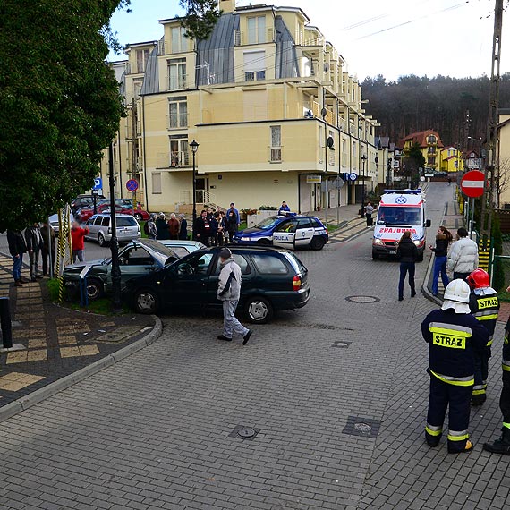 Kolejna kolizja na skrzy�owaniu ul. 1000-lecia Pa�stwa Polskiego z ul. Ludow�