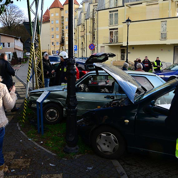 Kolejna kolizja na skrzy�owaniu ul. 1000-lecia Pa�stwa Polskiego z ul. Ludow�