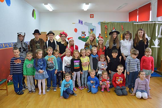 Gimnazjali�ci przedszkolakom