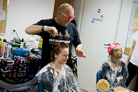 Fryzjerzy z Wolina dla WO�P i przeciw przemocy 