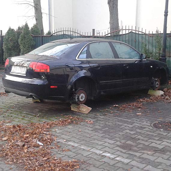 Z�odzieje w Mi�dzyzdrojach byli �askawi. Tym razem ukradli tylko ko�a...