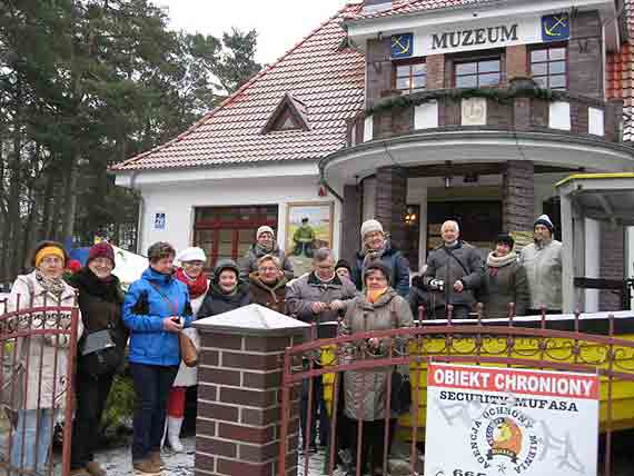 UTW z wizyt� w muzeum w Niechorzu i Trz�saczu 