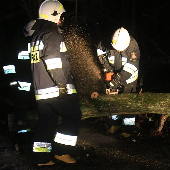 Porywiste wiatry nad powiatem kamieńskim