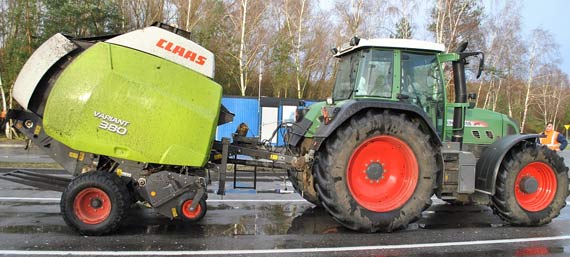 Z�odzieje traktor�w zatrzymani. To mieszka�cy powiatu kamie�skiego. Zobacz film!