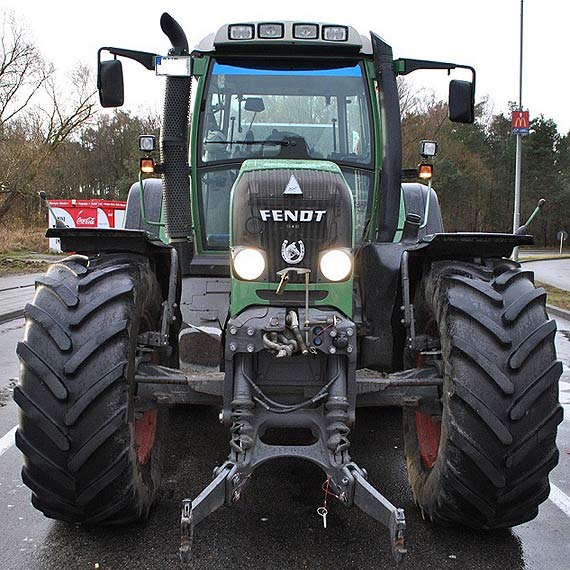 Z�odzieje traktor�w zatrzymani. To mieszka�cy powiatu kamie�skiego. Zobacz film!