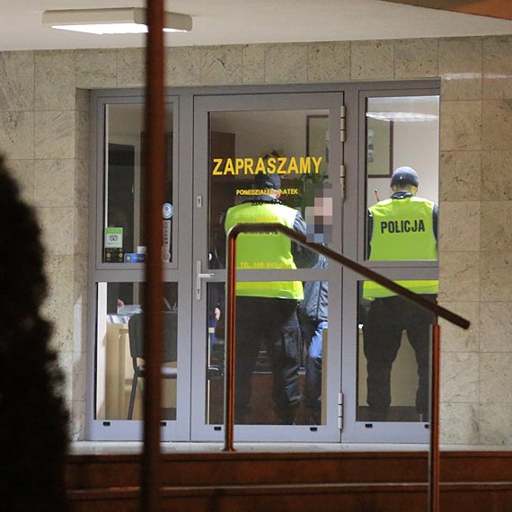 Wynajmuje apartamenty w �winouj�ciu i je okrada. Policja prosi o pomoc w namierzeniu z�odzieja