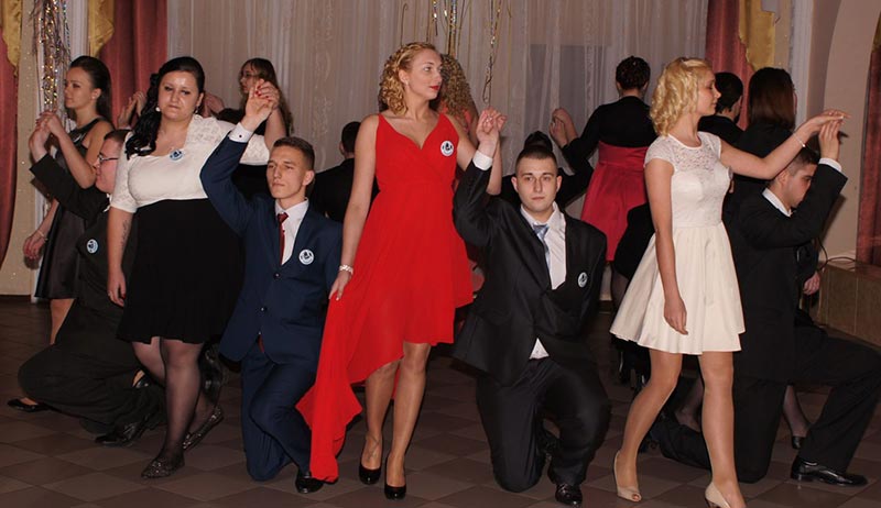 Bal studniówkowy uczniów z Zespołu Szkół Ponadgimnazjalnych w Wolinie