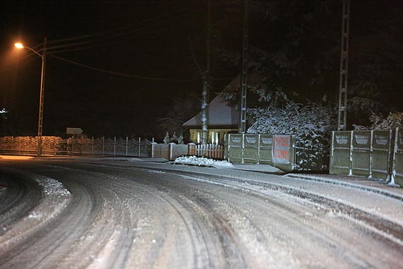 �nieg i mr�z znowu zaskoczy�y drogowc�w 