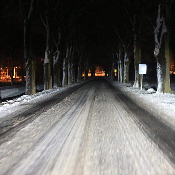 �nieg i mr�z znowu zaskoczy�y drogowc�w 