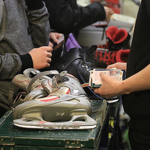 Skandal na lodowisku! Najazd polskich z�odziejaszk�w?