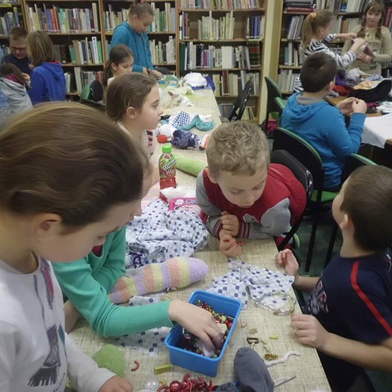 Przedszkolaki z Dziwnowa obejrza�y spektakl krakowskiego teatru Duet