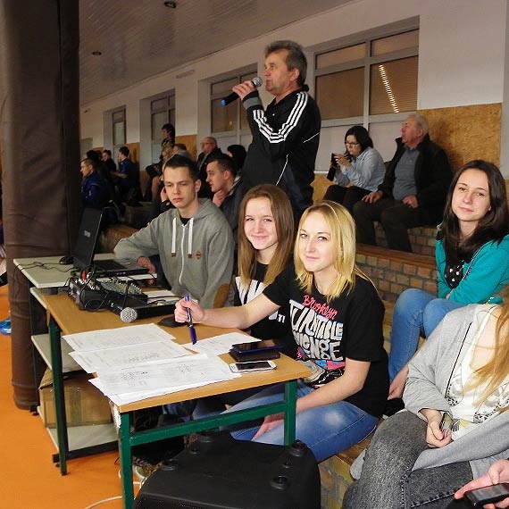 Ba�tyk Gosty� wygrywa I Memoria� im. Tadeusza Mandziaka w halowej pi�ce no�nej