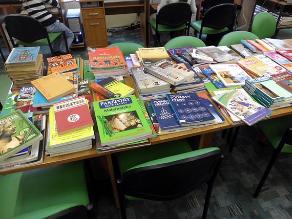 Podr�czniki szkolne mo�esz dosta� za darmo w MBP w Dziwnowie