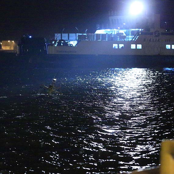 W �winoujskim porcie zaton�� holownik Kuguar. Zobacz film!