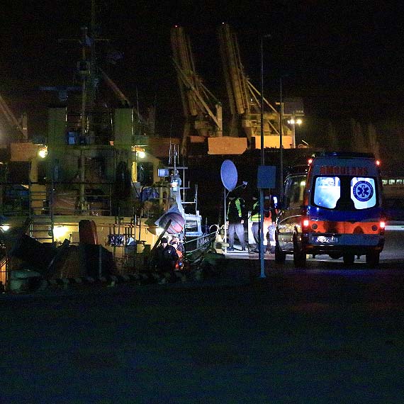 W �winoujskim porcie zaton�� holownik Kuguar. Zobacz film!