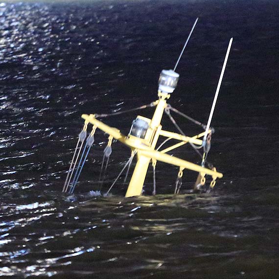 W �winoujskim porcie zaton�� holownik Kuguar. Zobacz film!