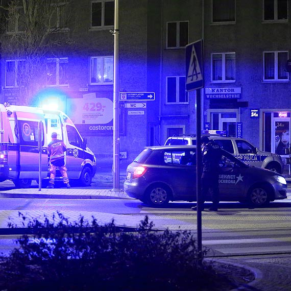 Horror w salonie gier. Szaleniec potraktowa� m�czyzn� paralizatorem. Jedna osoba w szpitalu