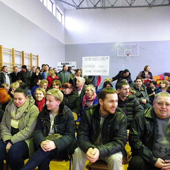 Sesja Rady Miejskiej w Golczewie bez projektu uchwa�y w sprawie szko�y w Wysokiej Kamie�skiej