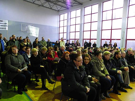 Sesja Rady Miejskiej w Golczewie bez projektu uchwa�y w sprawie szko�y w Wysokiej Kamie�skiej