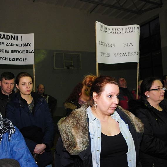 Sesja Rady Miejskiej w Golczewie bez projektu uchwa�y w sprawie szko�y w Wysokiej Kamie�skiej