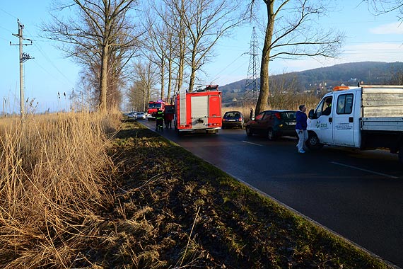 W Wapnicy i Lubinie awaria pr�du. Zerwa�a si� linia �redniego napi�cia. Kabel le�a� na drodze 