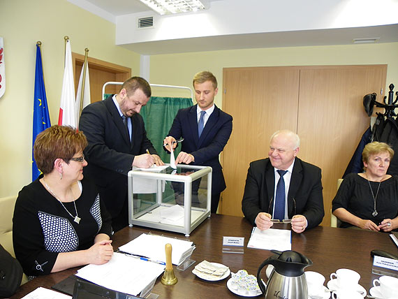Marek �widerski odwo�any z funkcji cz�onka Zarz�du Powiatu