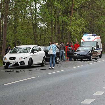 Przybiern�w: Zderzenie 6 samochod�w na krajowej tr�jce