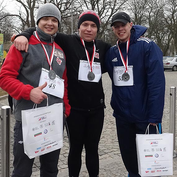 58 biegaczy wystartowa�o w mi�dzyzdrojskim biegu "Tropem wilczym. Pami�ci �o�nierzy Wykl�tych"